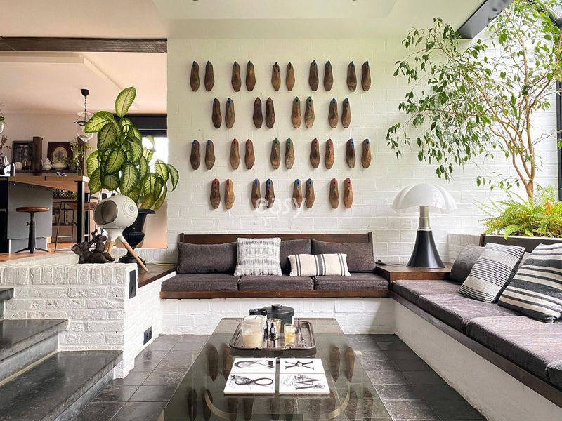 offer a detailed and precise location suggestion for a professional photoshoot session in Lille, FRANCE